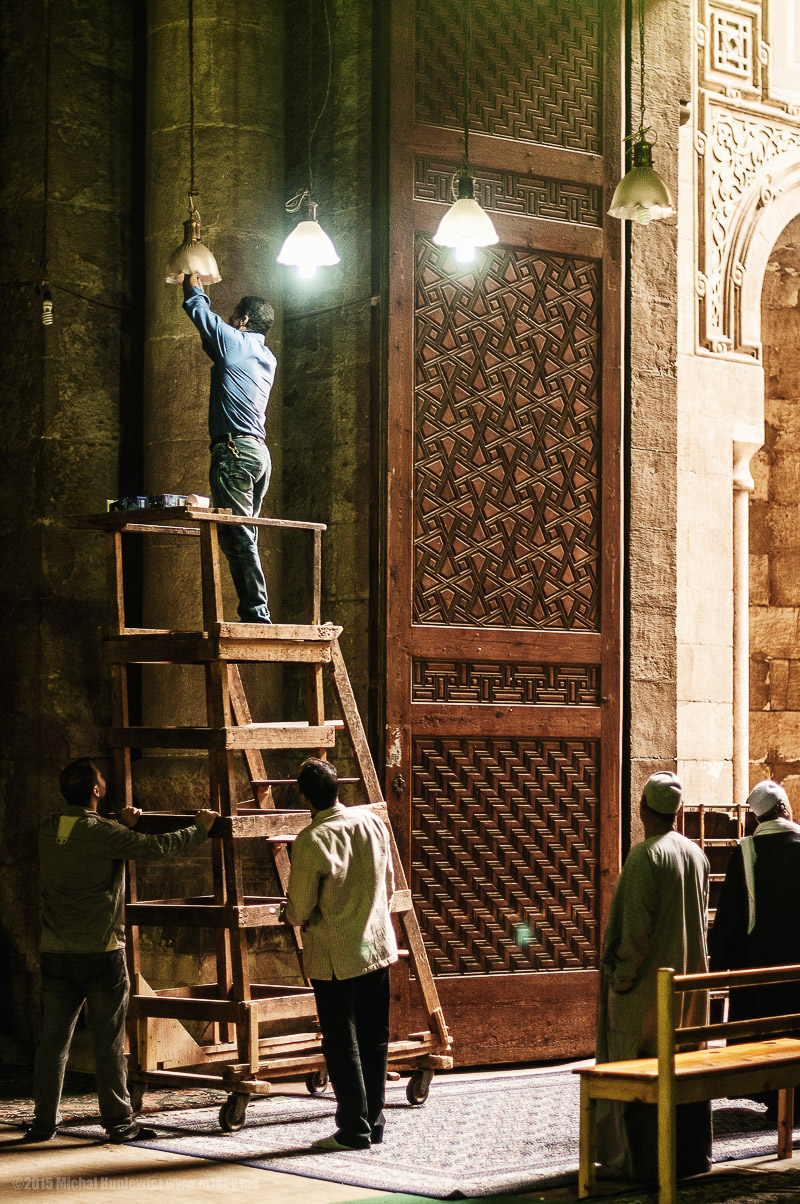 Fixing Lights in the Al-Rifa'i Mosque