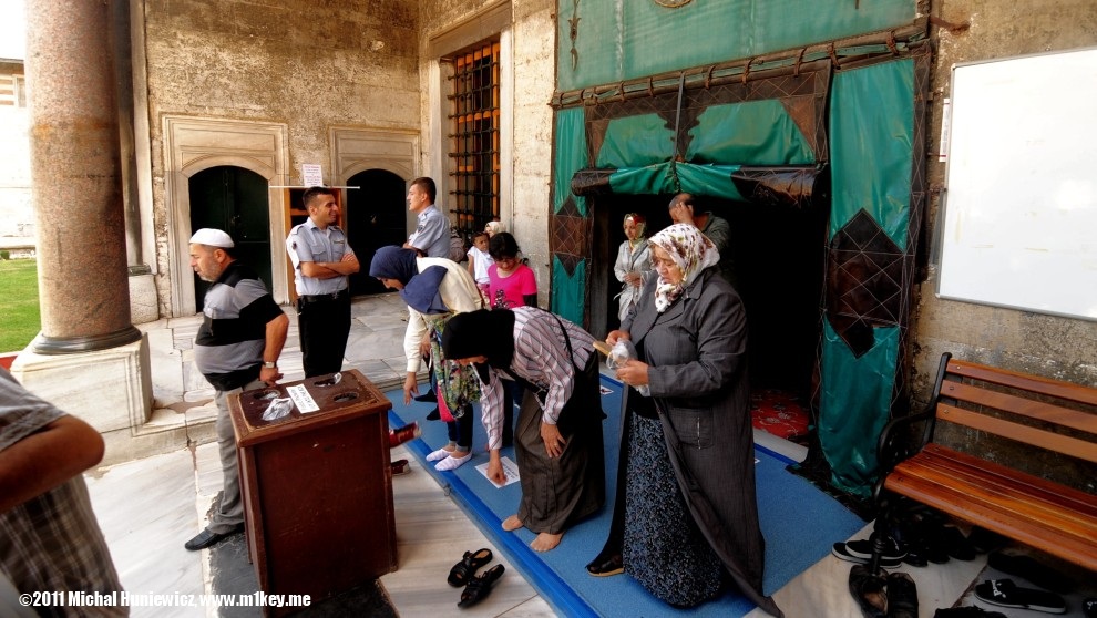 Leaving the mosque