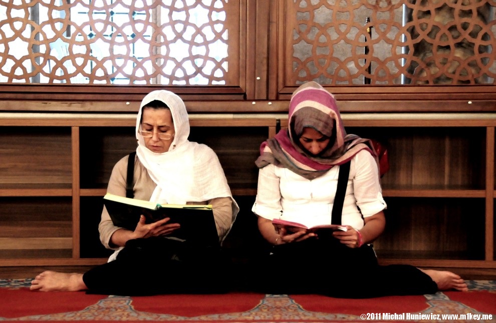 Women studying Quran