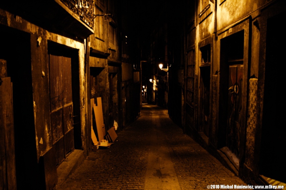 A dark street - Porto 2010