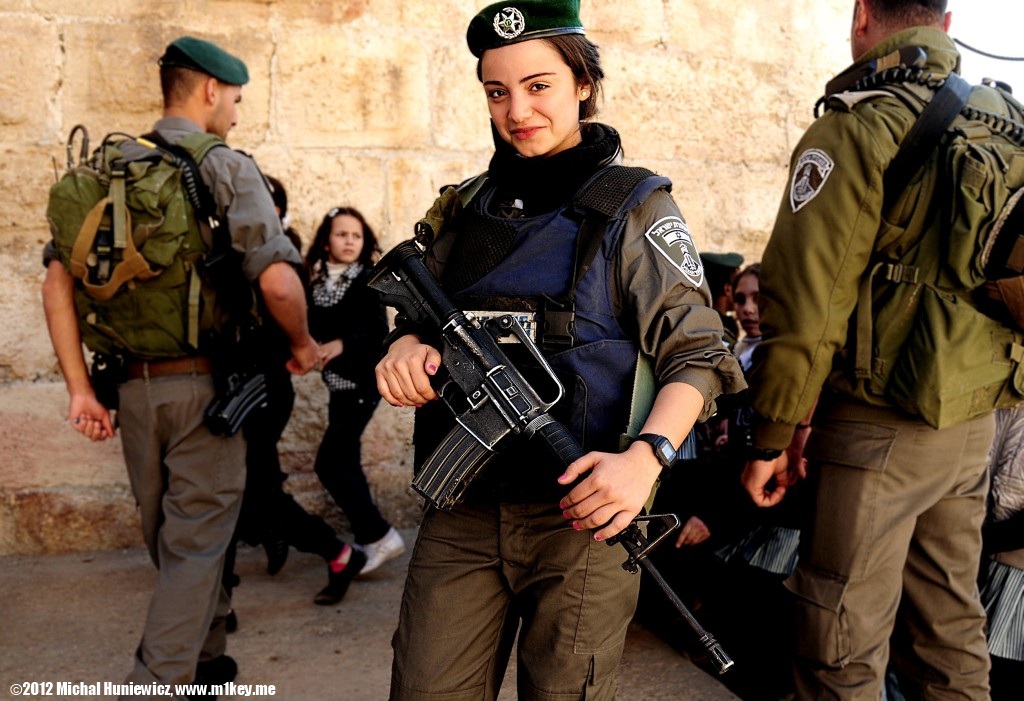 The little gun girl - West Bank 2011